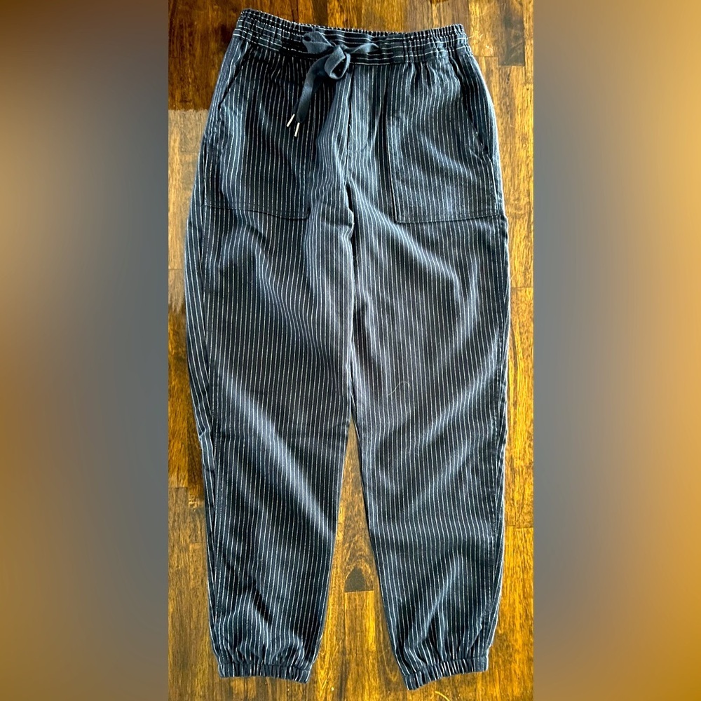 🏷️ Gap Striped Pull-on Joggers in Navy/White Size XS